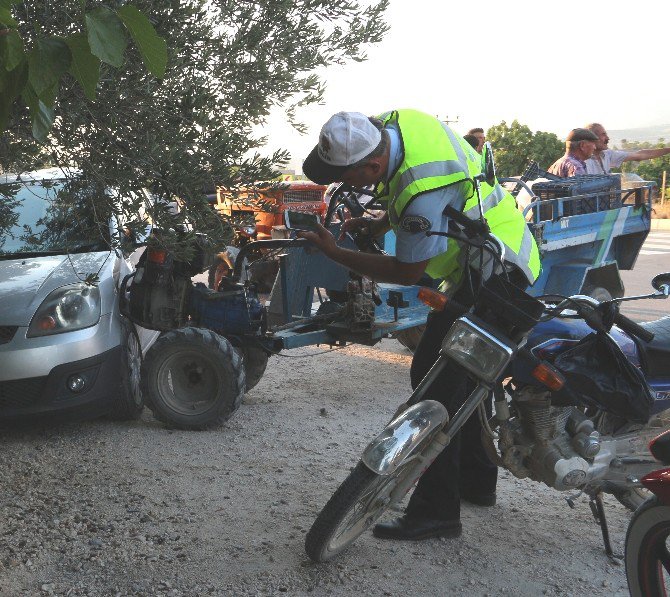 Mut’ta Otomobil Tarım Aracına Çarptı: 5 Yaralı