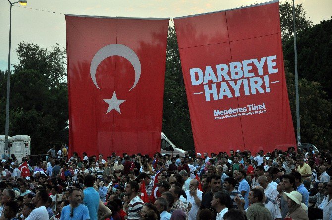 Antalya’da Darbe Teşebbüsüne Tepkiler Devam Ediyor