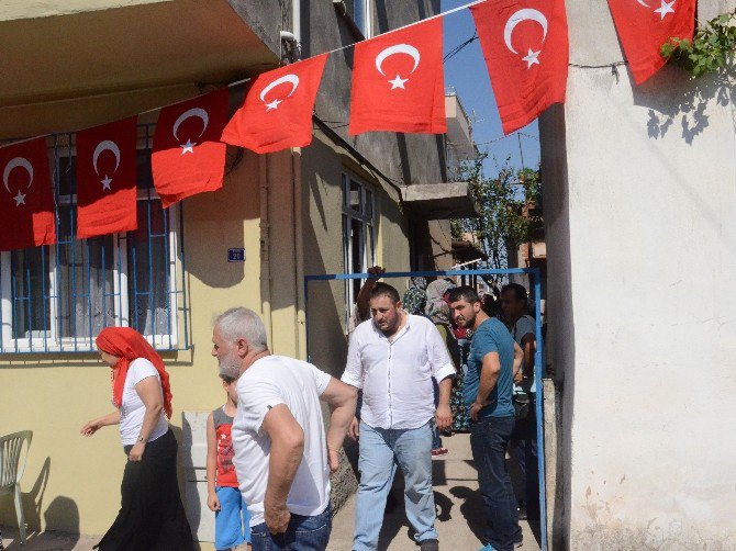 Darbeciler Tarafından Şehit Edilen Polisin Derince’deki Baba Ocağına Ateş Düştü