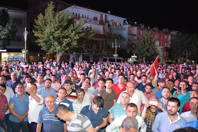 Aksaray’da Darbe Girişimine Karşı Vatandaş Sokağa Döküldü