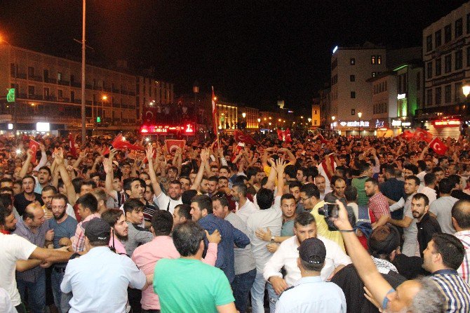 Konya’da Vatandaş Sokağa Döküldü