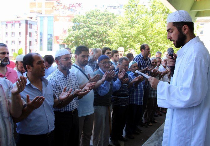 Agd’den Şehitler İçin Gıyabi Cenaze Namazı