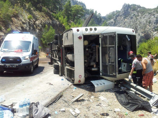 Antalya-ısparta Karayolunda Tır İle Tur Otobüsü Çarpıştı