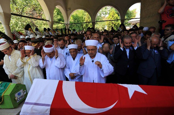 Darbe Girişiminde Müdürünü Koruyan Şehit Münür Alkan Son Yolculuğuna Uğurlandı