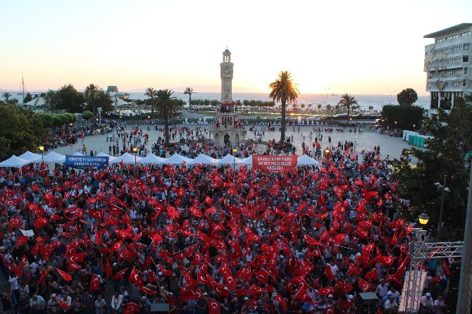 İzmir’de Binler Meydanda