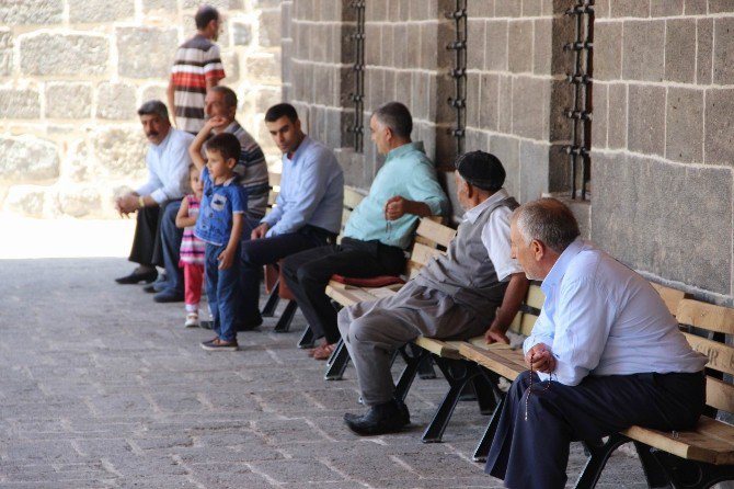 Diyarbakır’da 161 Şehit İçin Sela Okundu