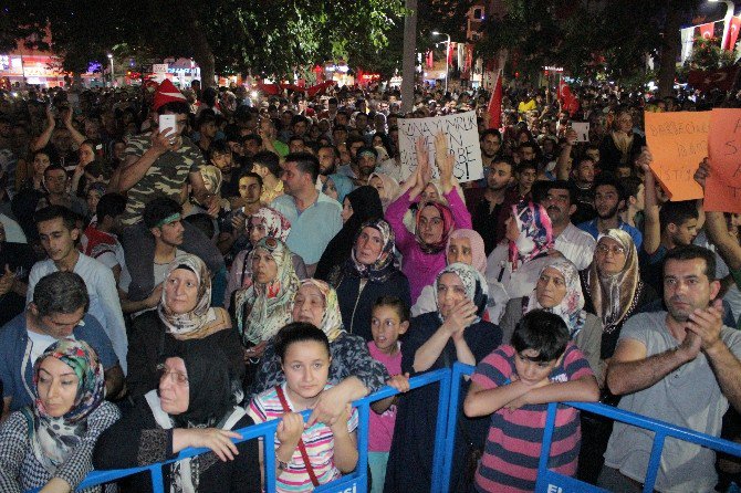 Elazığ’da Darbe Girişimine Tepkiler Devam Ediyor