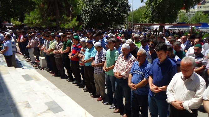 Demokrasi Şehitleri İçin Gıyabi Cenaze Namazı