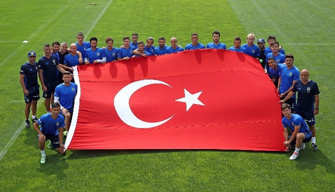 Fenerbahçe’den Darbe Girişimine Bayraklı Tepki