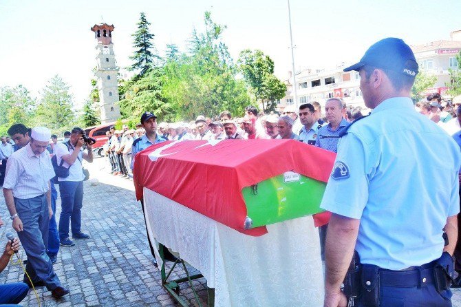 Demokrasi Şehidi Toprağa Verildi