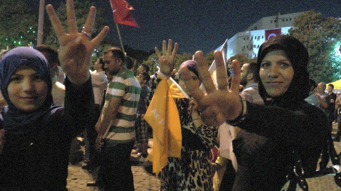 Türklerle Suriyeliler El Ele Demokrasi Nöbetinde