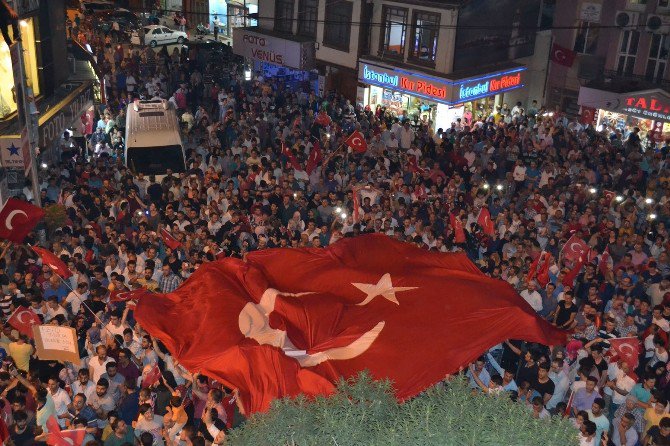 İnegöl Darbeye Karşı Dimdik Ayakta