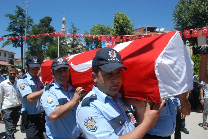 Tankın Altında Kalarak Şehit Olan Genç Son Yolculuğuna Uğurlandı