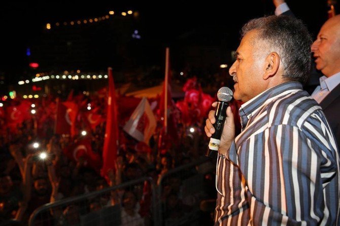 Türkiye Tek Ses, Tek Yürek Oldu Milli İradeye, Demokrasiye Sahip Çıktı