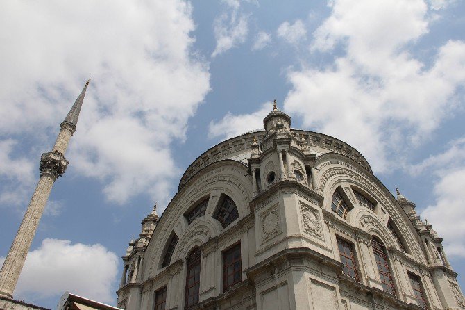 Demokrasi Şehitleri İçin Tüm Türkiye’de Sela Verildi
