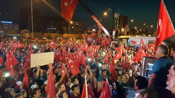 Tuzla Halkı, Sokaklarda Demokrasi Nöbeti Tuttu