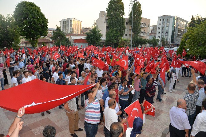 Bilecik’ten Darbe Girişimine Karşı Yürüyüş