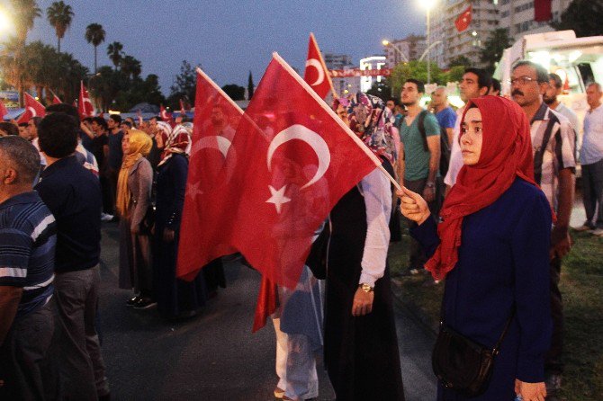 Adana’da Milli İradeye Saygı Mitingi