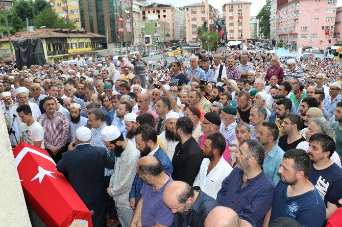 Binlerce Rizeli, Demokrasi Şehidini Uğurladı