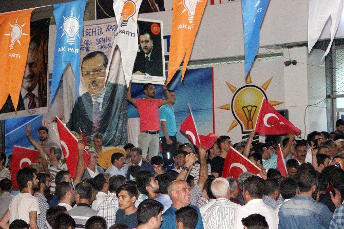 Diyarbakır’da Demokrasi Nöbeti Sürüyor