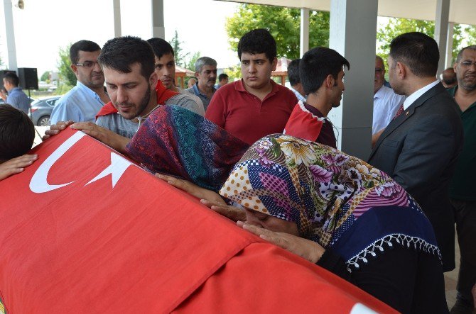 Demokrasi Şehidi Zekeriya Bitmez Malatya’da Toprağa Verildi