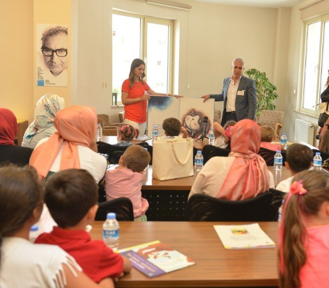 Bozbey Çocuklara Kitap Okudu