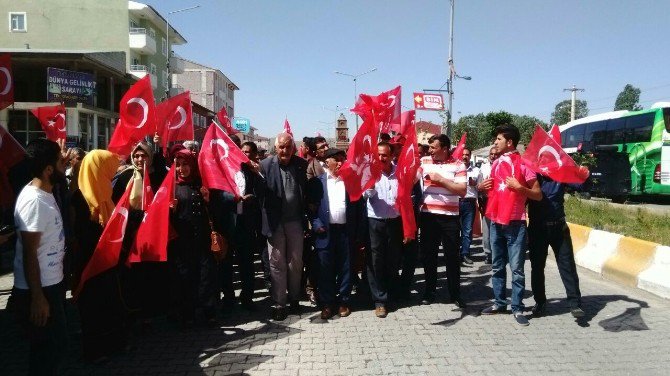 Çaldıran’da Darbe Girişimine Bayraklı Tepki