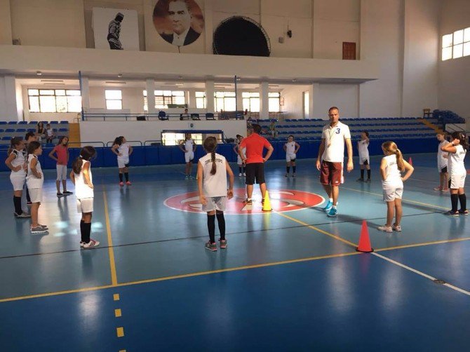 Çeşme Belediyespor Yeni Sezonda Yenileniyor