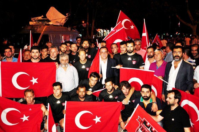 Gaziantepspor Darbeye Karşı Meydanda