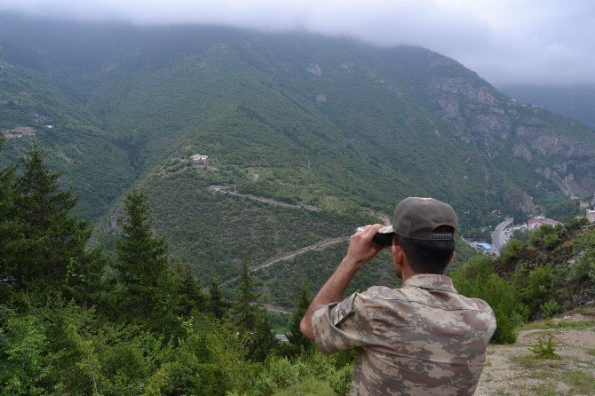 Trabzon’un Maçka İlçesinde 3 Polisi Şehit Eden 4’ü Polis 5 Kişiyi Yaralayan Teröristler Çember Altına Alındı