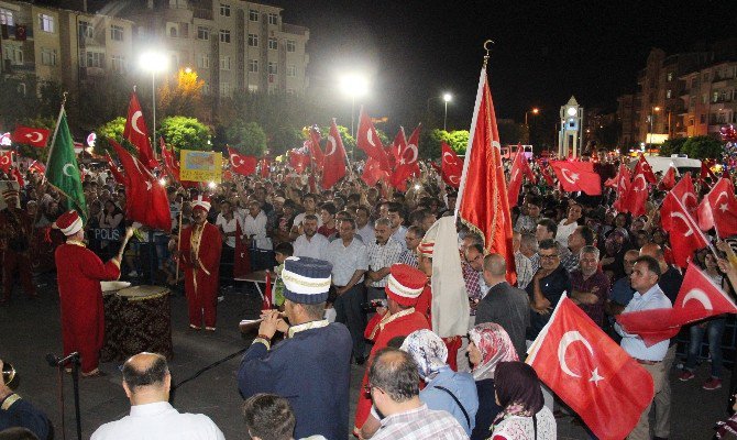 Karaman’da Mehter Takımı Demokrasi Nöbetine Renk Kattı