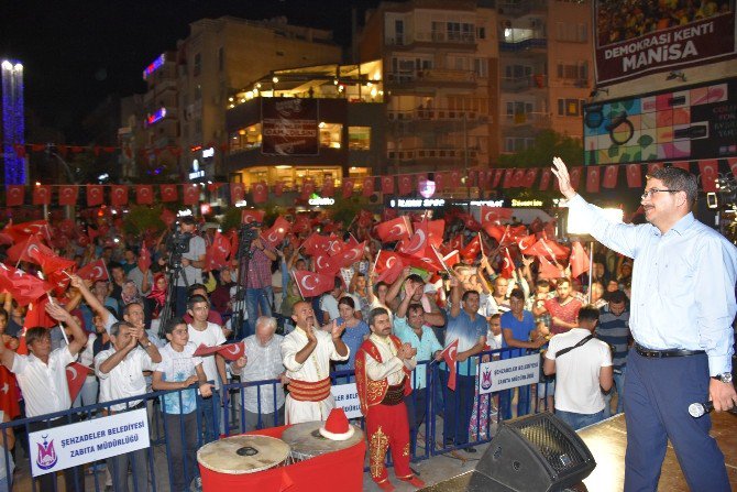 Manisa Demokrasiye Sahip Çıkmaya Devam Ediyor