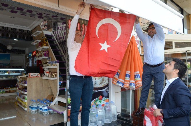 Çekmeköy, Kırmızı Beyaza Büründü