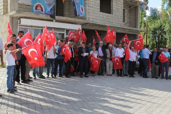 Başkale’de Darbe Protestosu