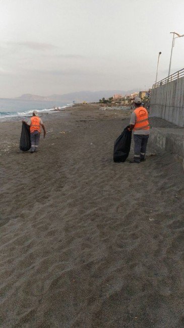 Mahmutlar’da Sahil Temizliği