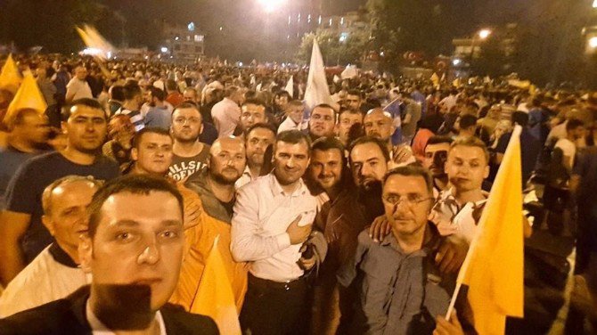 Darbeye Karşı Beraberlik Ve Demokrasi Nöbeti Devam Ediyor