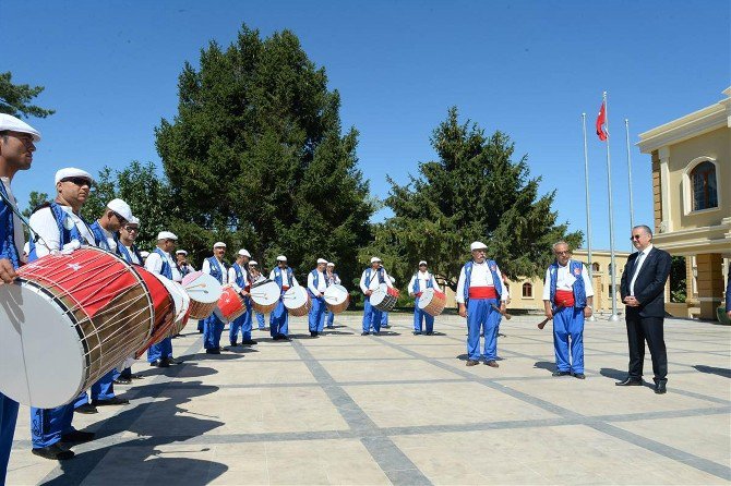 Vali Özdemir’e Kırkpınar Davul Zurna Ekibi’nden Davet Turu