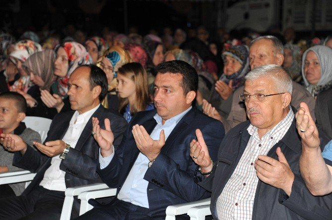 Besmele İlahi Grubu Demokrasi Nöbeti Tutan Bozüyüklüleri Duygulandırdı