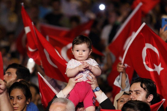 Antalya’da Demokrasi Nöbeti Devam Ediyor