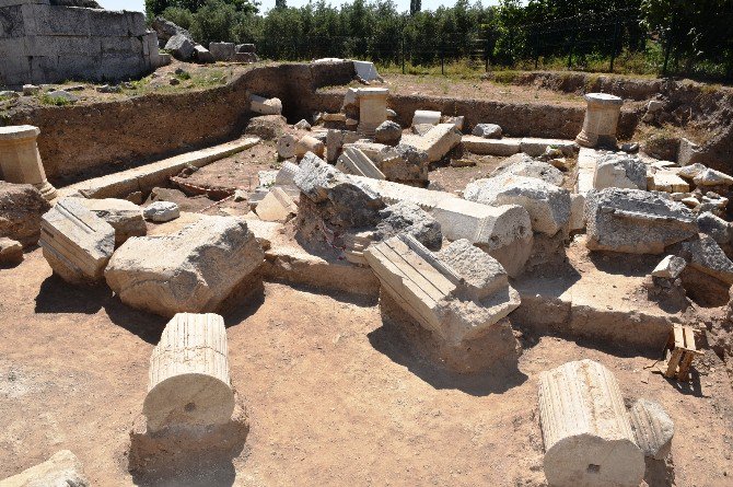 Antik Tiyatro Gün Yüzüne Çıkıyor