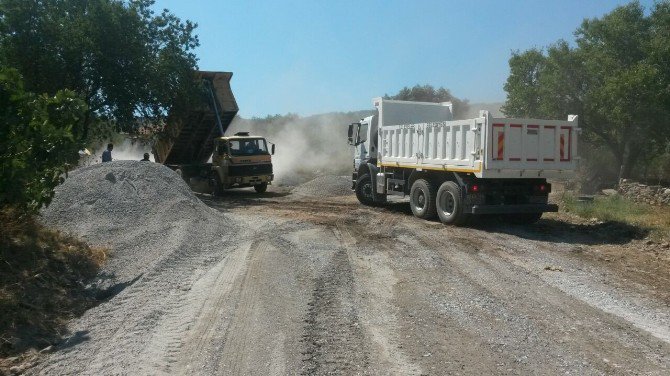 Efeler’deki Yollar Bakımdan Geçiriliyor