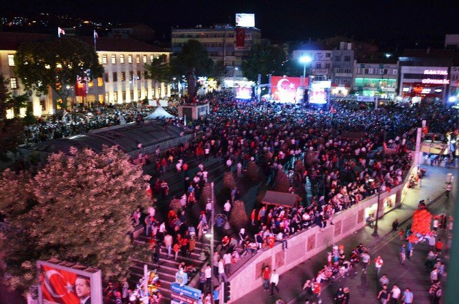 Malatya ‘Milli İrade’ Nöbetinde Meydanı Boş Bırakmıyor