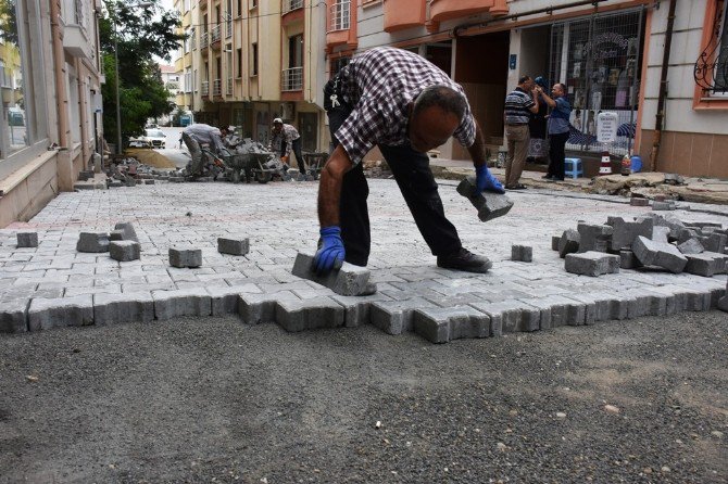 Süleymanpaşa Belediyesi’nin Yol Ve Kaldırım Yapım Çalışmaları Devam Ediyor