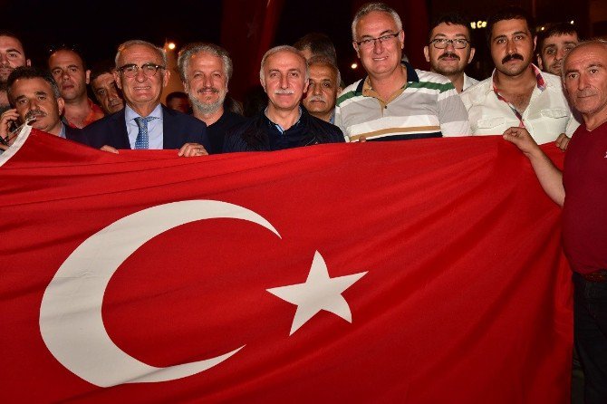 Samsun, İlçeleriyle Beraber Demokrasi Nöbetinde