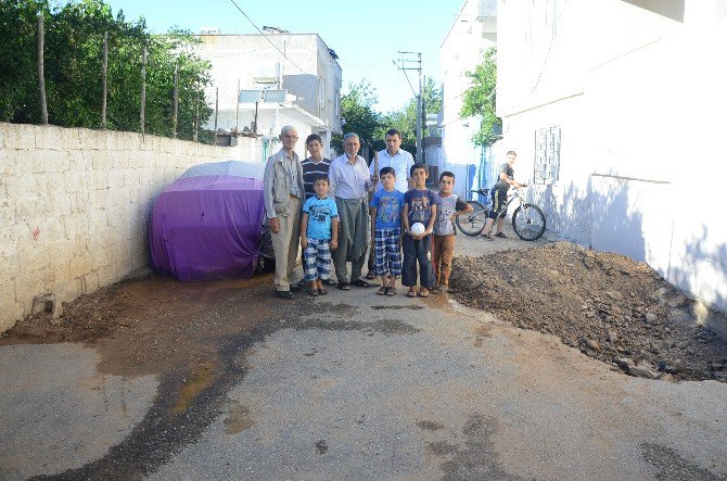 Mahalle Sakinleri Tıkanın Kanalizasyon Hattına Çözüm Bekliyor