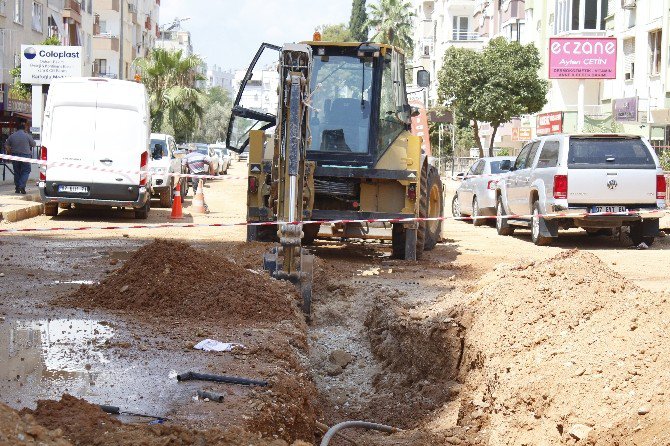 Patlayan Doğal Gaz Borusu Paniğe Neden Oldu