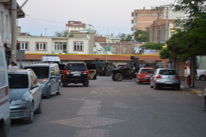 Diyarbakır’da Hücre Evini Basan Polis İle Teröristler Çatıştı: 3 Polis Şehit, 2 Polis Yaralı