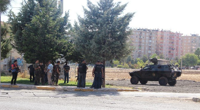 Diyarbakır’da Motosikletli Teröristler Polise Ateş Açtı