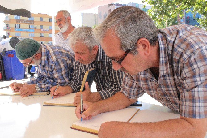 Darbe Girişimiyle İlgili Düşüncelerini Anı Defterlerine Yazıyorlar