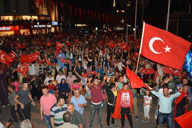 Niğde’de Chp Ve Ak Parti İl Başkanları Demokrasi Nöbetinde